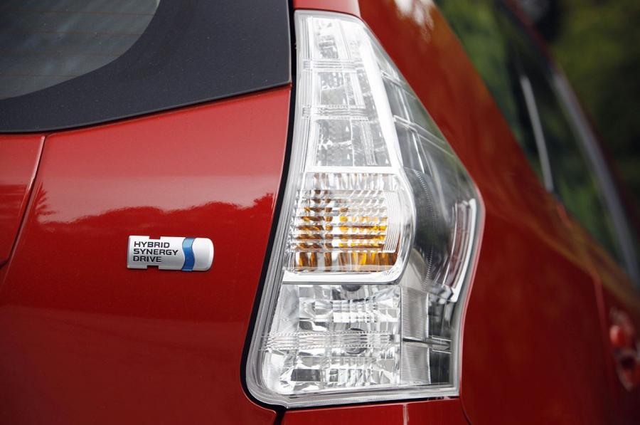 Toyota Prius V 2011 года  (фото 183 из 208)
